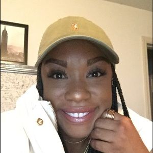 Meet your Posher, Lauren